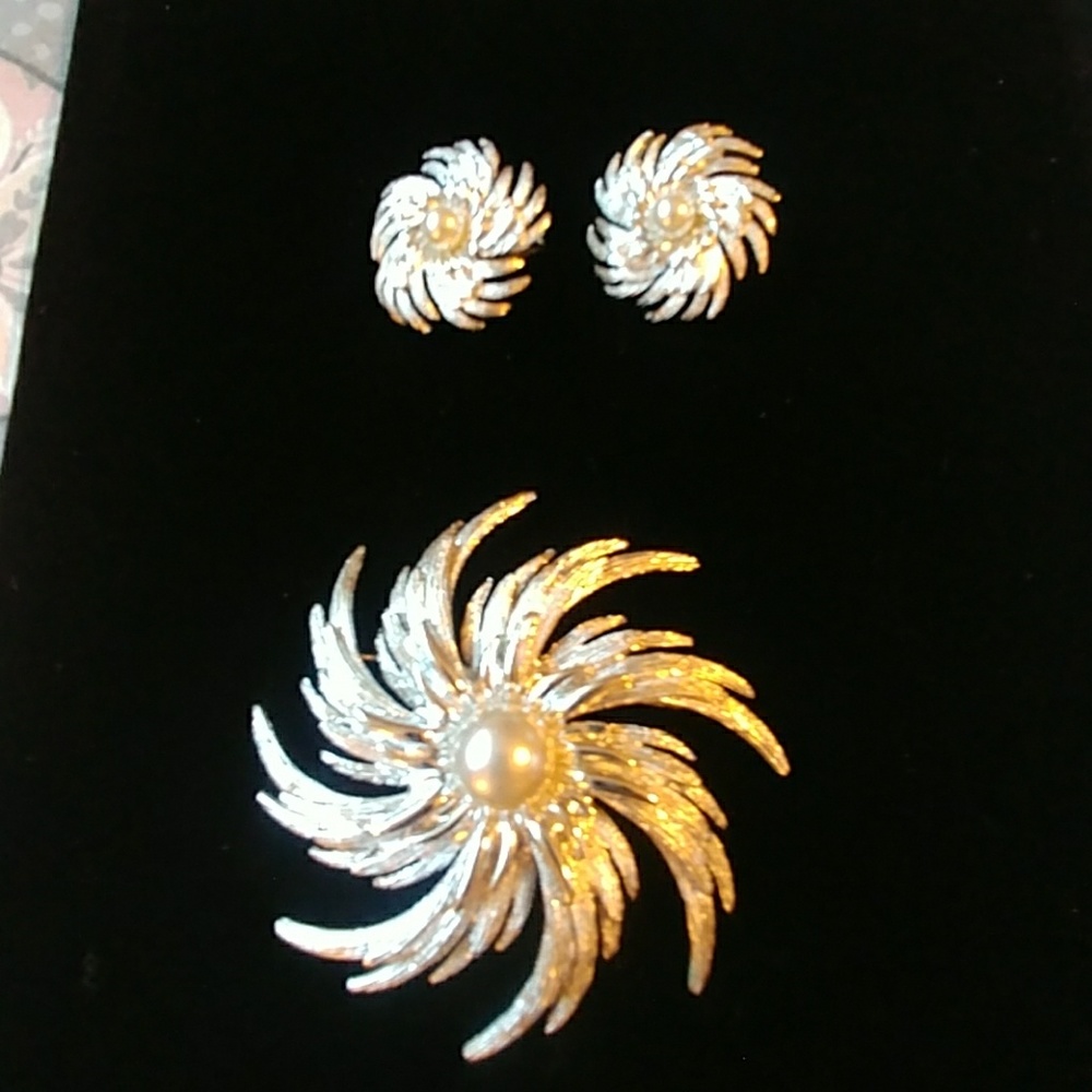 Silver Vintage Broche and matching earrings